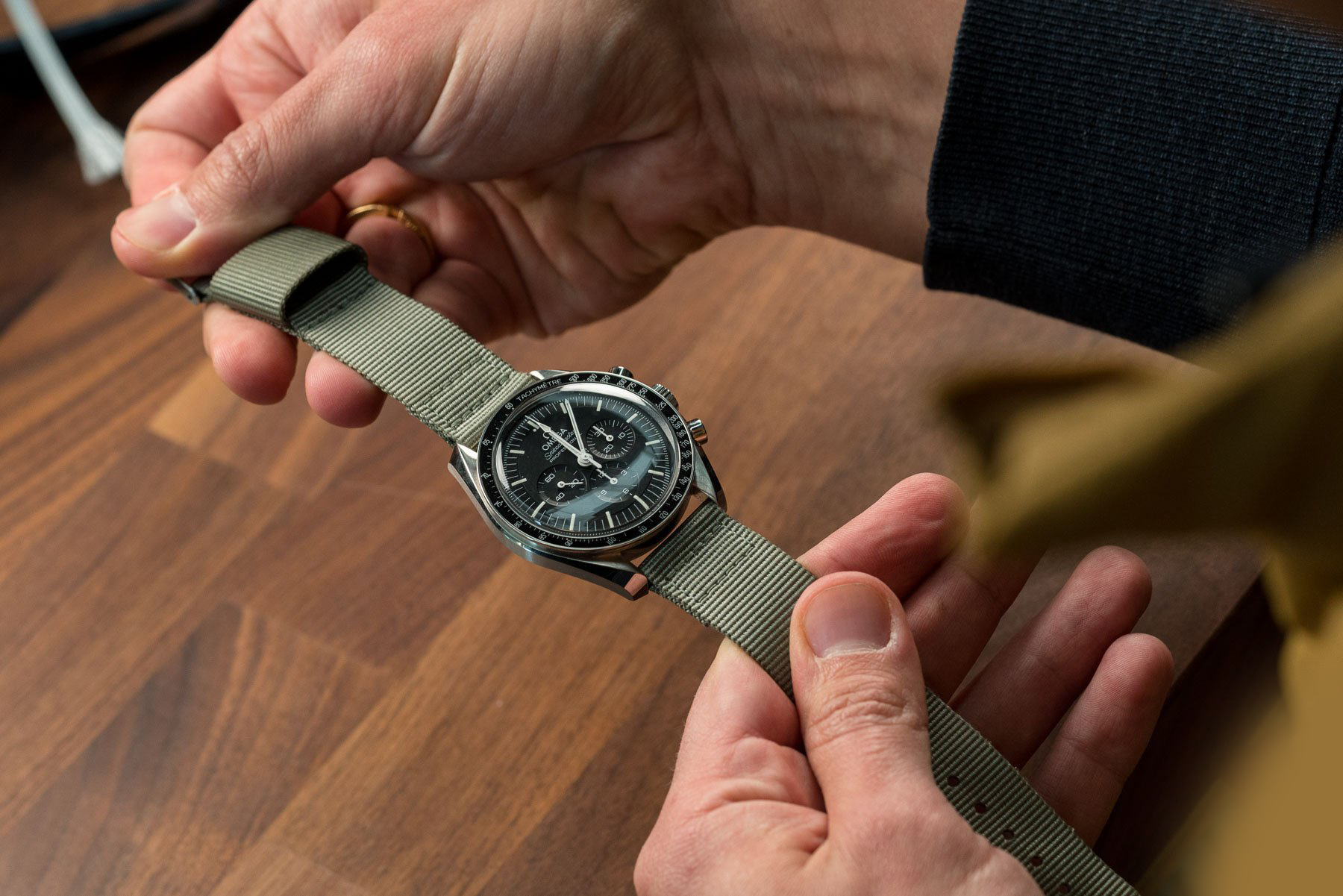 آموزش کامل تعویض و کوتاه کردن بند ساعت مچی در خانه